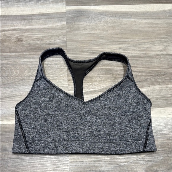 Victoria’s Secret Women's Sports Bra size small - Picture 1 of 4